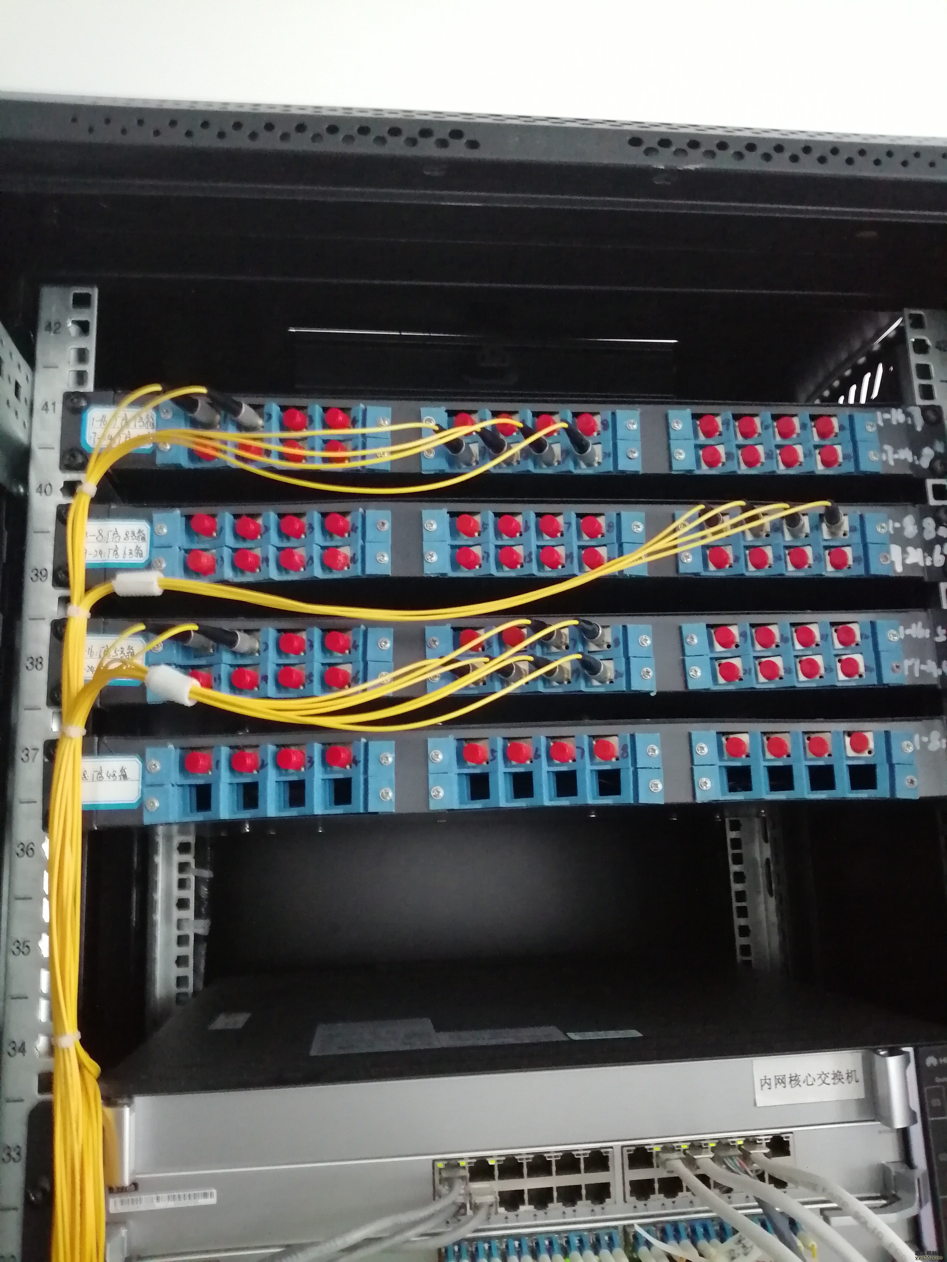 2-1ZQ5160F2M8.jpg